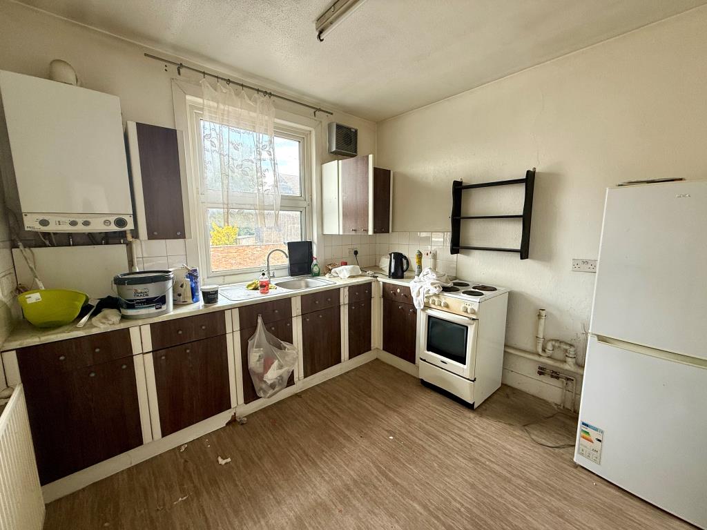 Lot: 67 - MIXED RESIDENTIAL AND COMMERCIAL INVESTMENT - Flat Three Kitchen